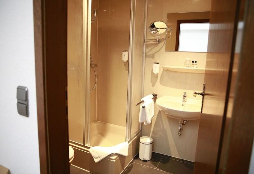 スタンダードトリプルルーム, Zur Isar