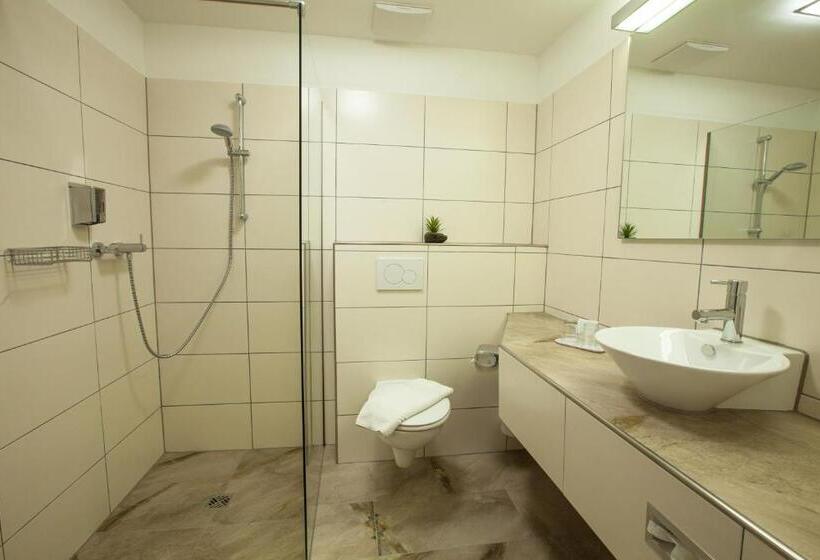 Номер Deluxe, Zur Pfalz