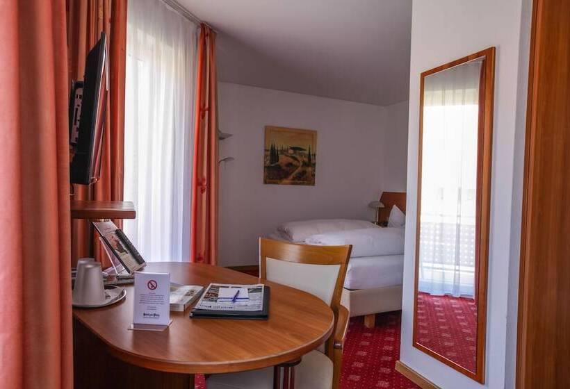 חדר סופריור, Zur Pfalz