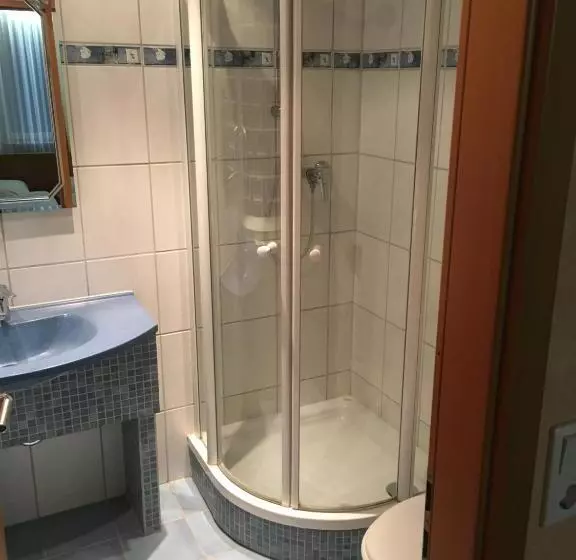 Standard Kolmen Hengen Huone, Landhotel Kussmann