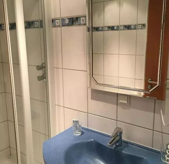 Standard Kolmen Hengen Huone, Landhotel Kussmann