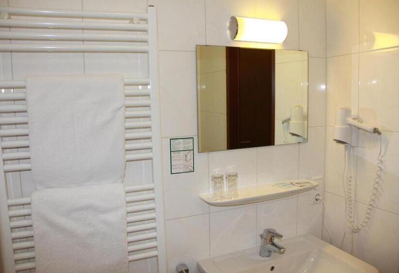 חדר סטנדרט לשלושה, Alpenhotel Brennerbascht