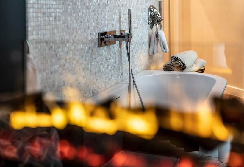 Полулюкс, Block Hotel & Living