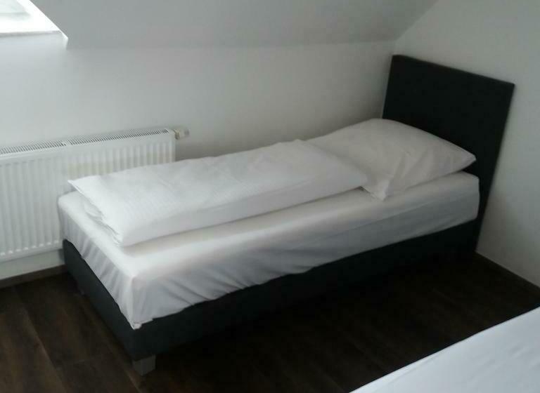 Студия Стандарт, Aichtaler Hof