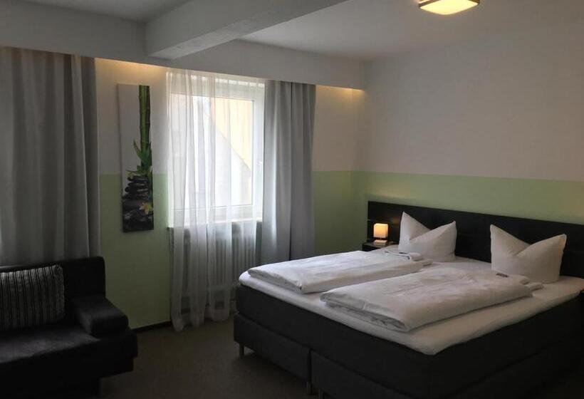 غرفة قياسية, Augsburg Goldener Falke