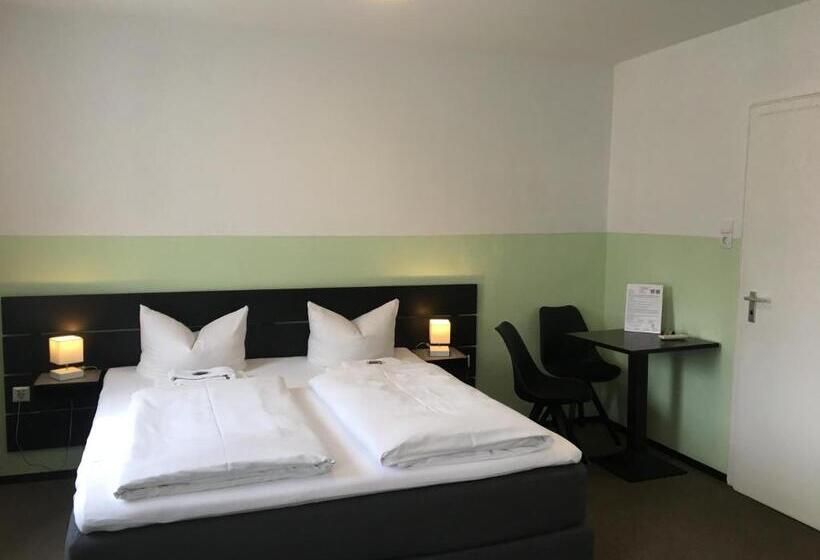 غرفة قياسية, Augsburg Goldener Falke