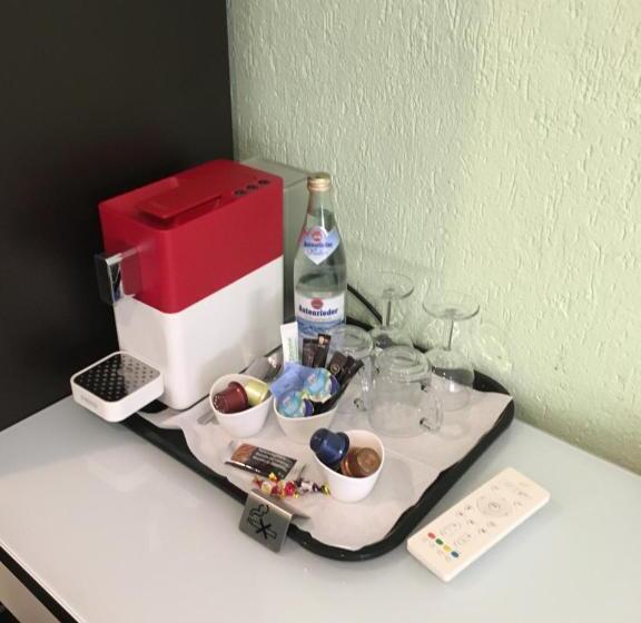 غرفة قياسية فردية, Augsburg Goldener Falke