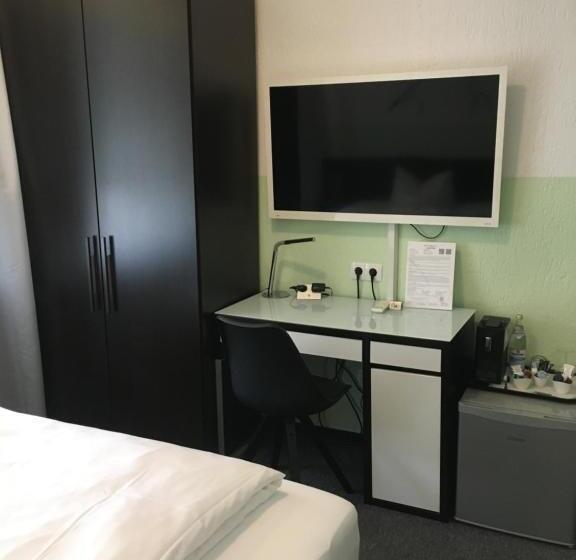 غرفة قياسية فردية, Augsburg Goldener Falke