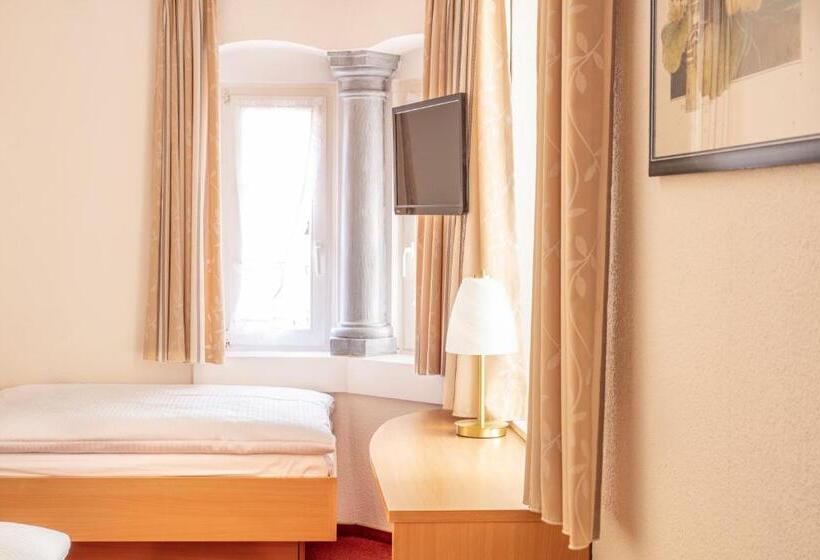 스탠다드 트리플 룸, Centgraf