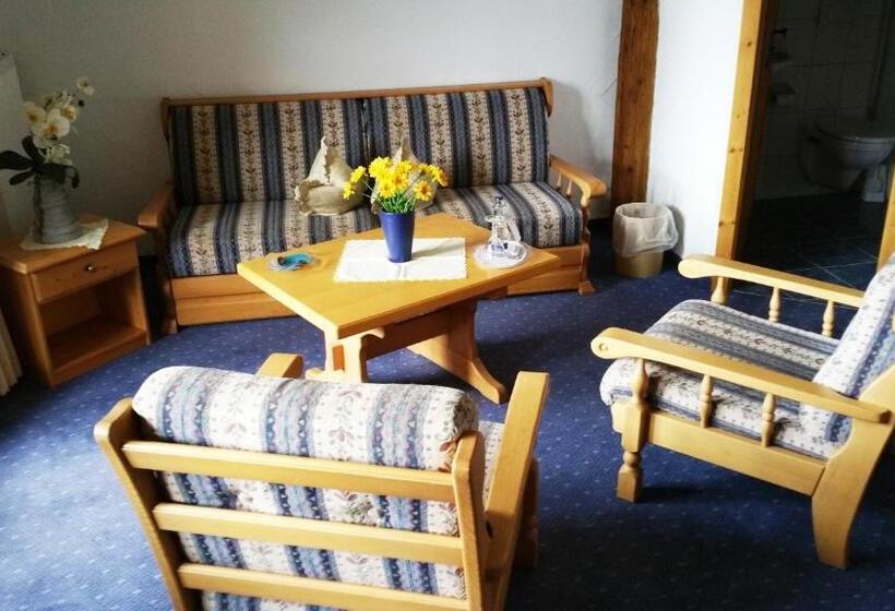 جناح جونيور, Drei Mohren