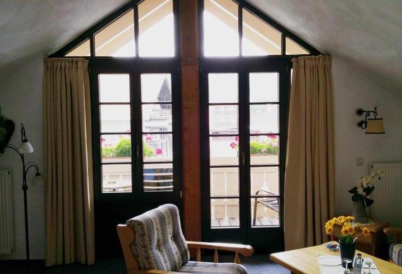 جناح جونيور, Drei Mohren