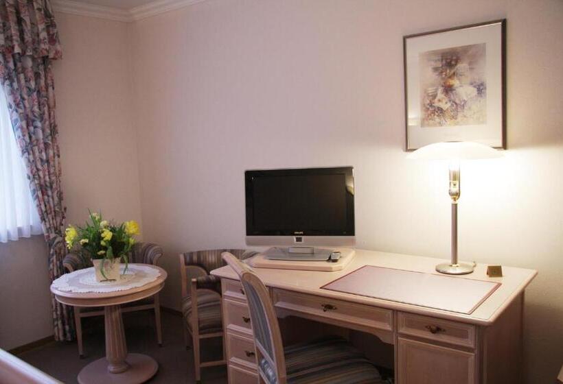 חדר סטנדרט יחיד, Edel