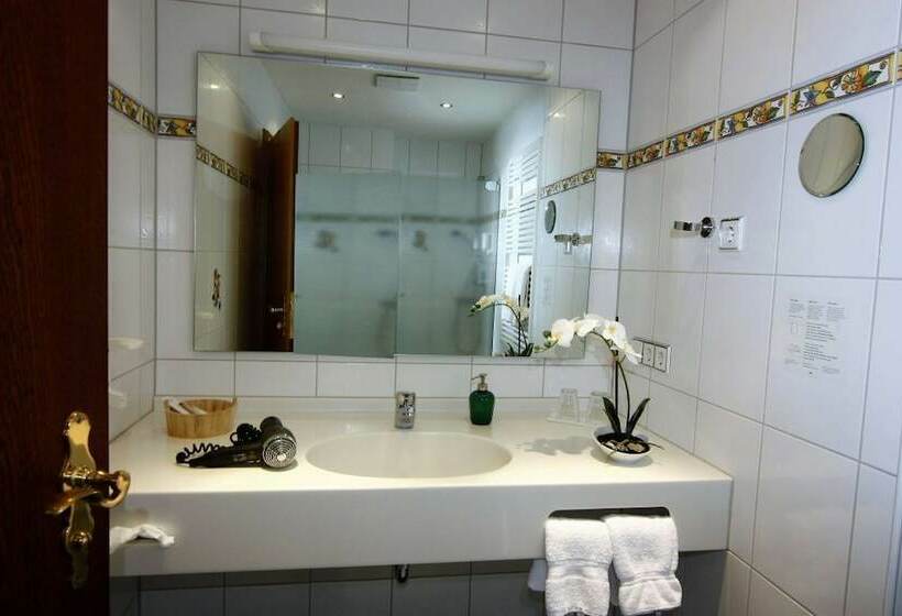 Quarto Economy Individual, Faller