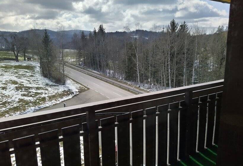 Quarto Familiar, Faller