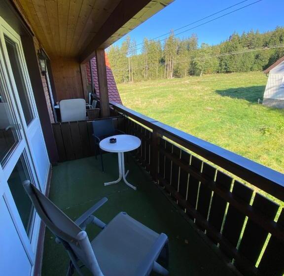 Quarto Deluxe Individual, Faller