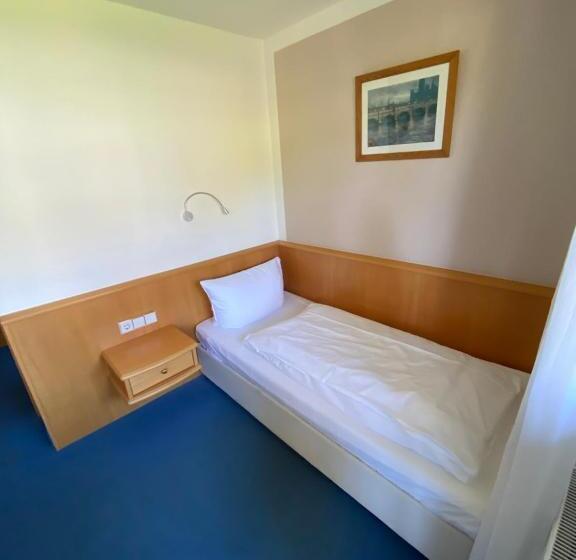 Quarto Deluxe Individual, Faller