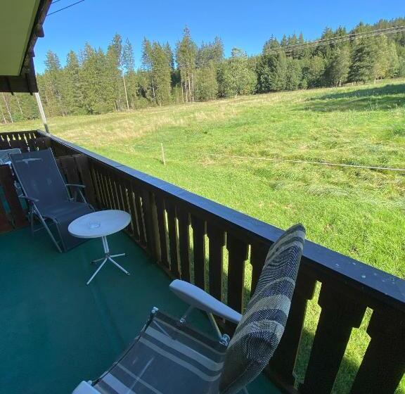 Quarto Superior Vista Jardim, Faller