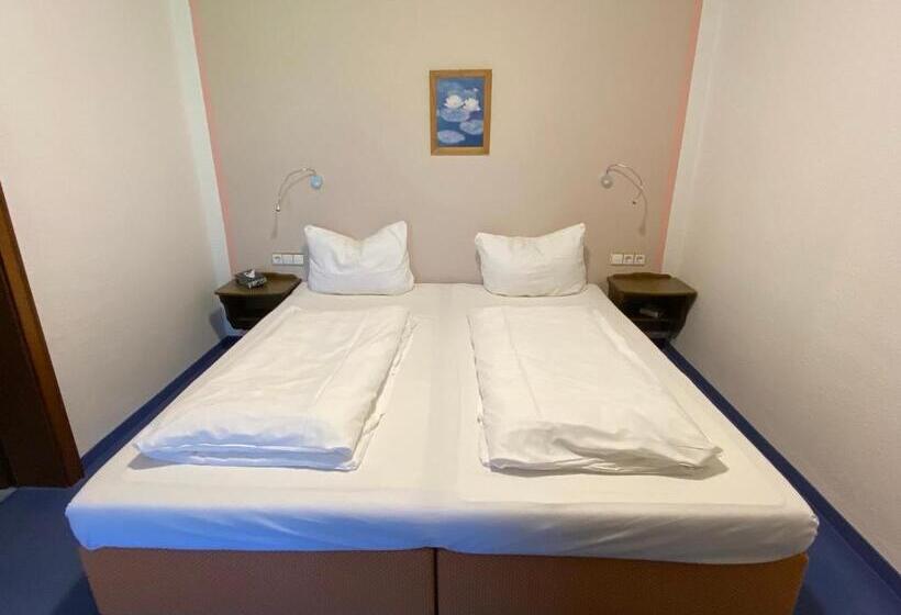 Suíte Júnior com Sacada, Faller