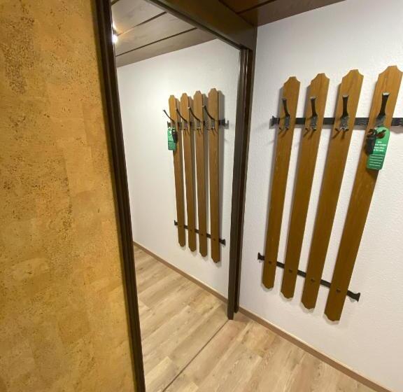 Quarto Economy, Faller