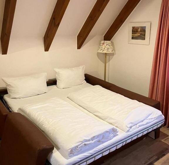 Quarto Familiar Deluxe, Faller