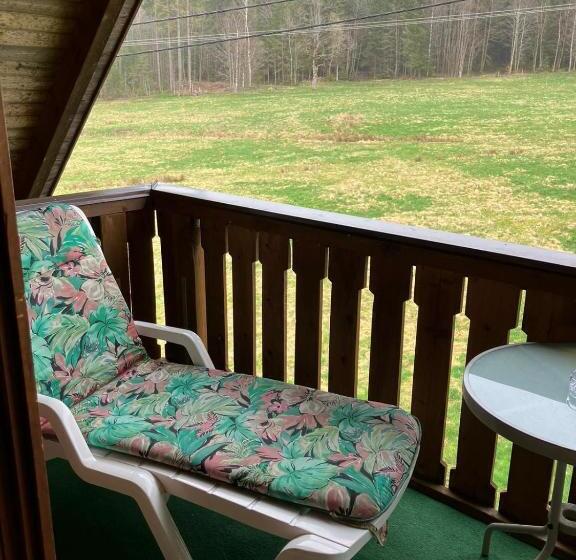 Quarto Familiar Deluxe, Faller