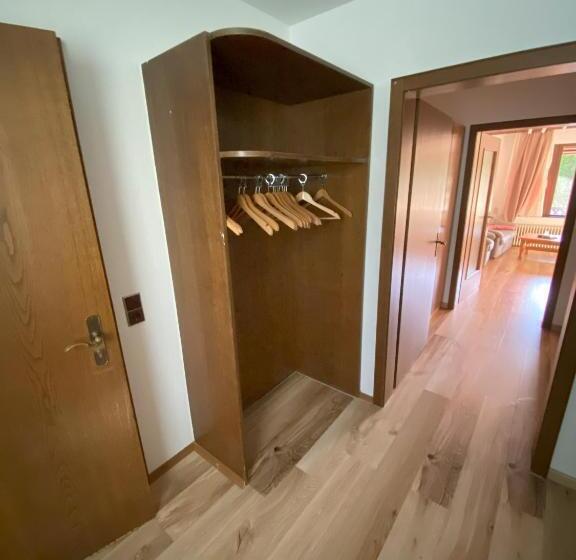 Quarto Familiar Superior, Faller