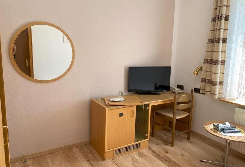 Quarto Economy Individual, Faller