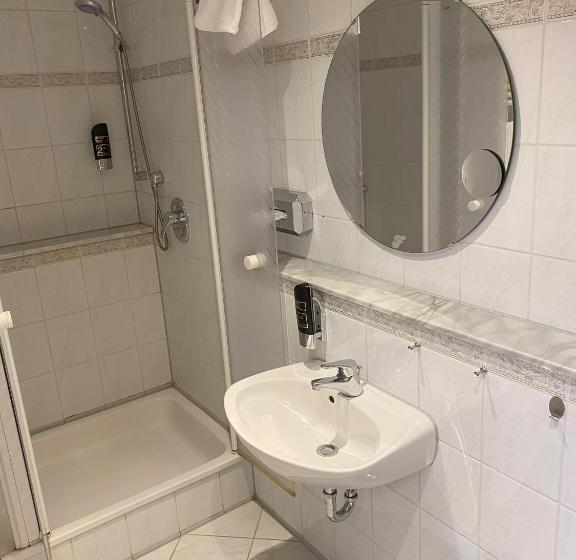 Quarto Economy Individual, Faller