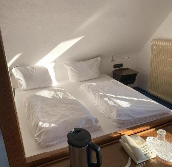 Quarto Economy, Faller