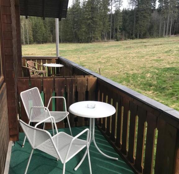 Quarto Deluxe com Sacada, Faller