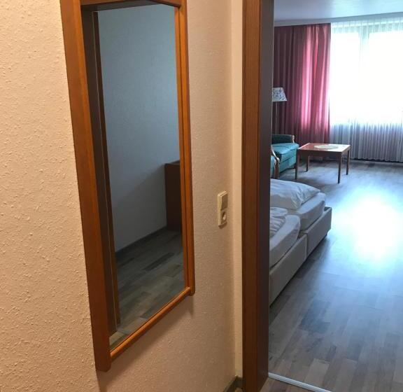 Quarto Deluxe com Sacada, Faller