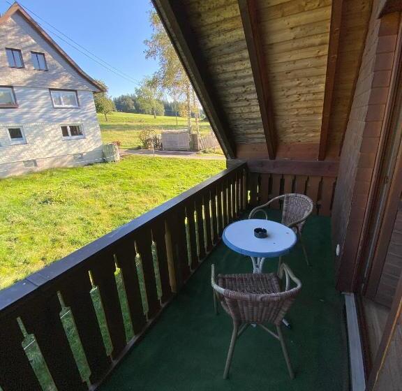 Quarto Superior Vista Jardim, Faller