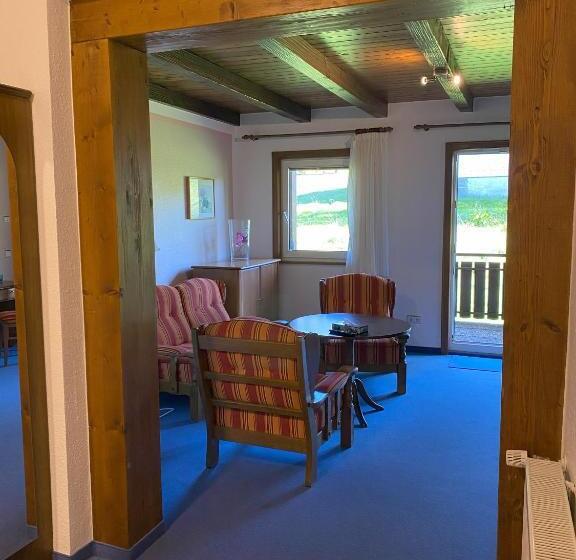 Suíte Júnior com Sacada, Faller