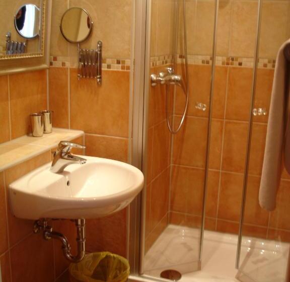 Standard Room, Graupner