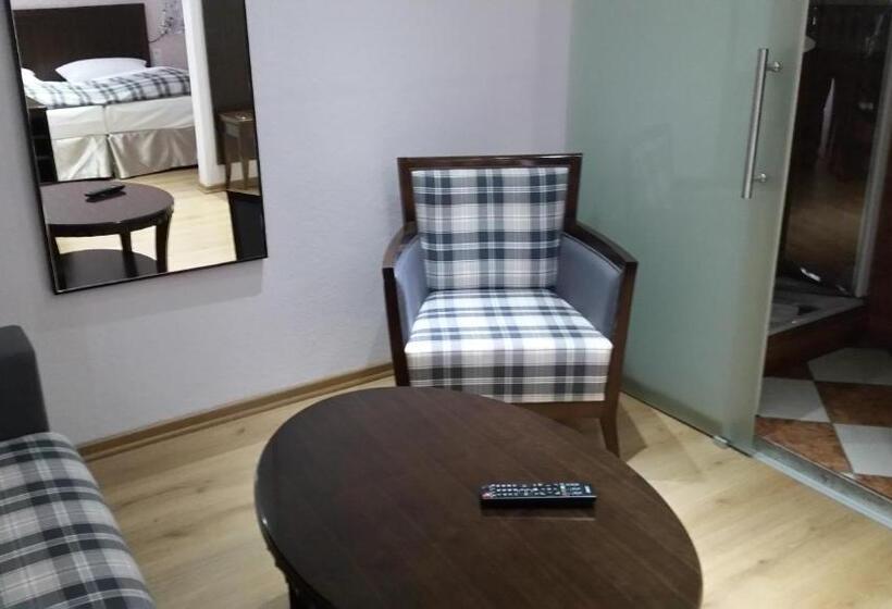 Junior Suite, Graupner