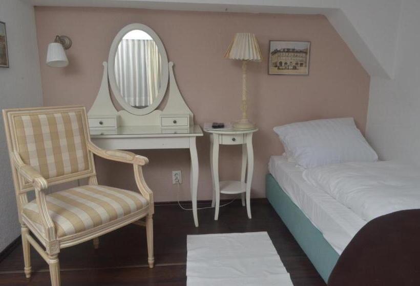 Standard Single Room, Graupner