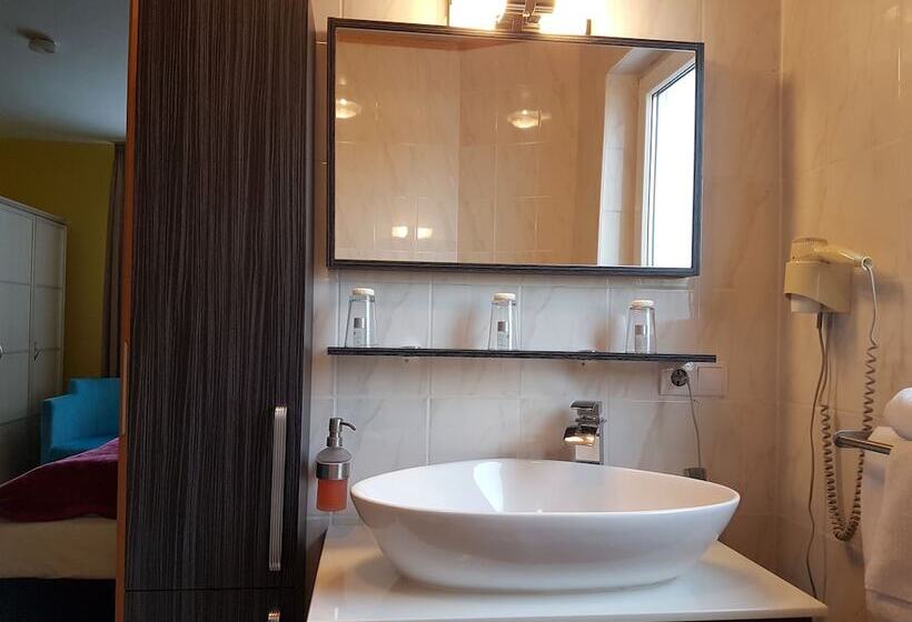 Quarto Triplo Standart, Legend