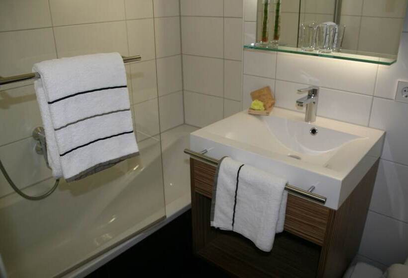 Номер Стандарт, Schloss Berg