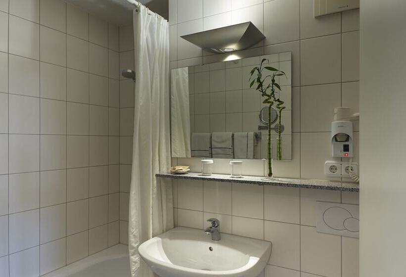 Номер Стандарт, Schloss Berg