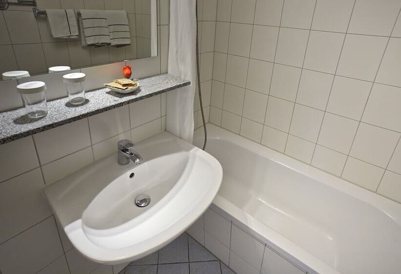 Семейный Номер, Schloss Berg