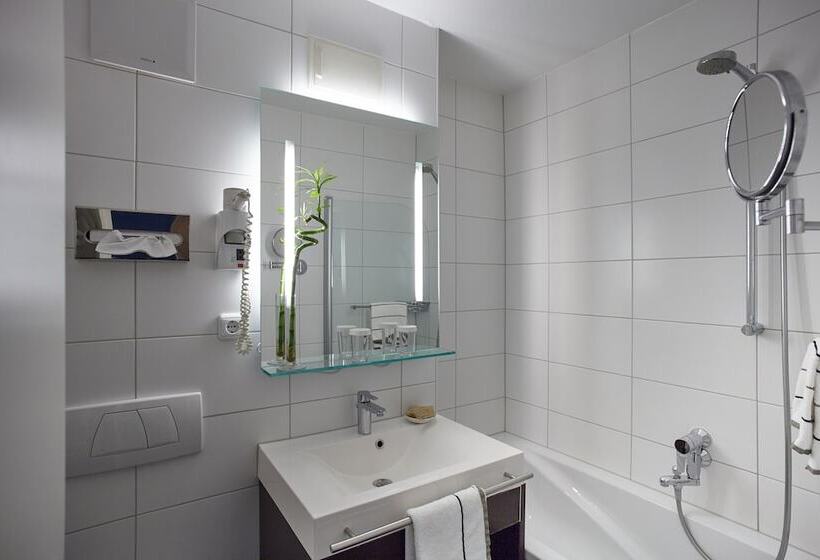 Семейный Номер, Schloss Berg