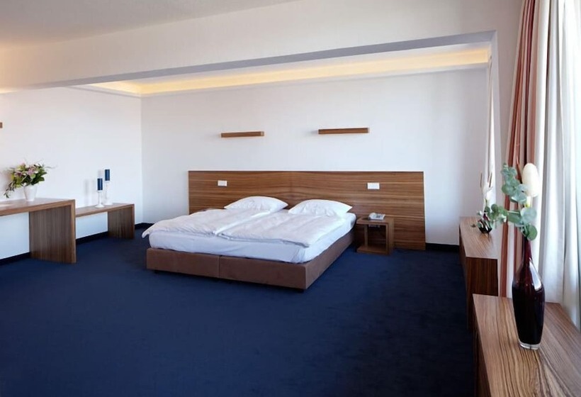 Семейный Номер, Schloss Berg