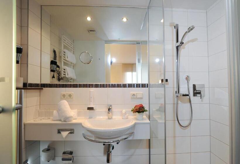 コンフォートルーム, Vierjahreszeiten