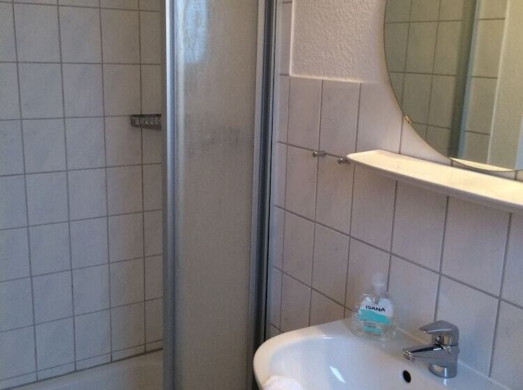 اتاق استاندارد یک نفره, Zur Krone