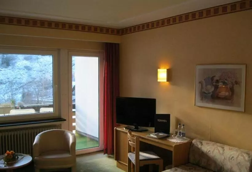 スタンダードスタジオ, Land  Und Kurhotel Tommes