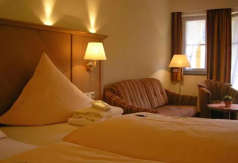スタンダードスタジオ, Land  Und Kurhotel Tommes
