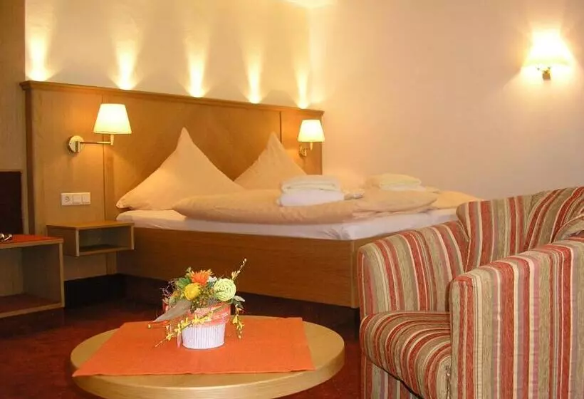 スタンダードスタジオ, Land  Und Kurhotel Tommes