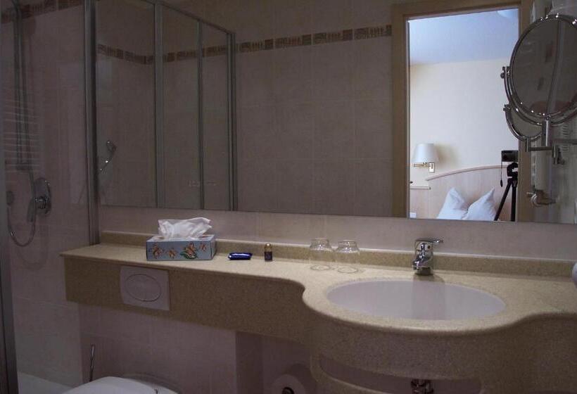 スタンダードトリプルルーム, Landgasthof Niebler