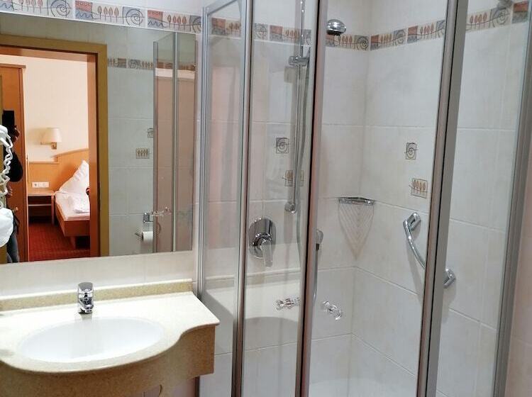 スタンダードトリプルルーム, Landgasthof Niebler