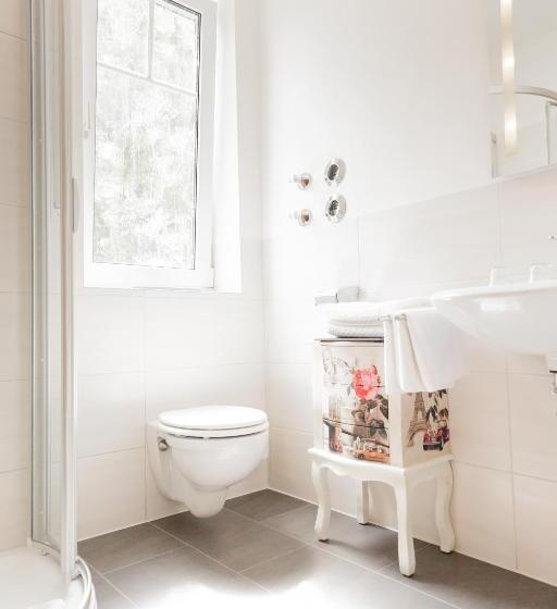 شقة غرفة واحدة, Pension Lutter